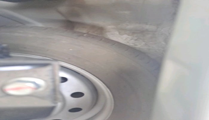 2021 Maruti S PRESSO LXI CNG, Petrol, Manual, 90,261 km, tyre