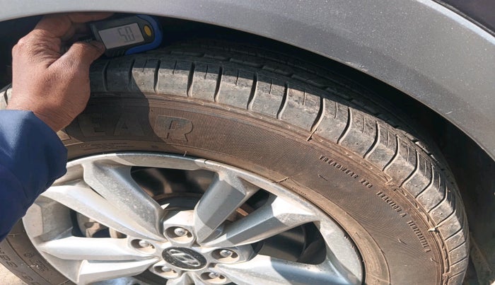 2016 Hyundai Creta SX PLUS 1.6 PETROL, Petrol, Manual, 1,10,180 km, tyre