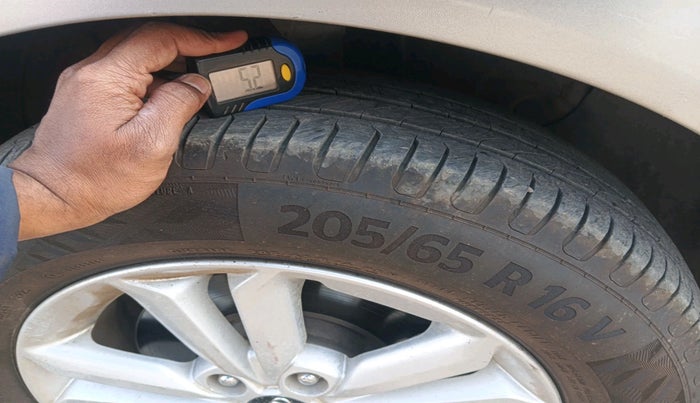 2016 Hyundai Creta SX PLUS 1.6 PETROL, Petrol, Manual, 1,10,180 km, tyre