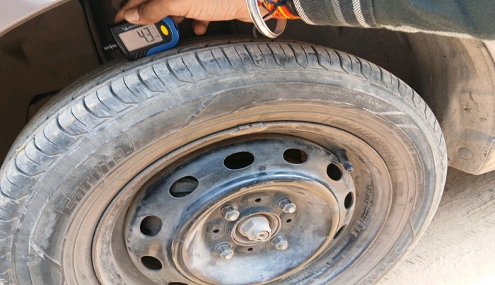 2017 Tata Tiago XT PETROL, Petrol, Manual, 1,73,004 km, tyre