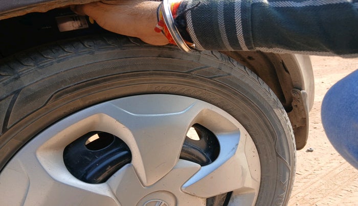 2017 Tata Tiago XT PETROL, Petrol, Manual, 1,73,004 km, tyre