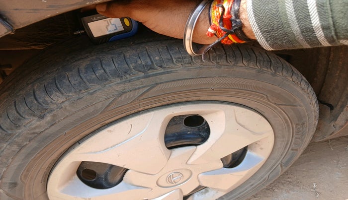 2017 Tata Tiago XT PETROL, Petrol, Manual, 1,73,004 km, tyre