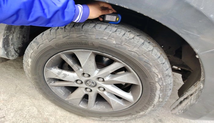 2017 Toyota Innova Crysta 2.8 GX AT 7 STR, Diesel, Automatic, 1,61,443 km, tyre