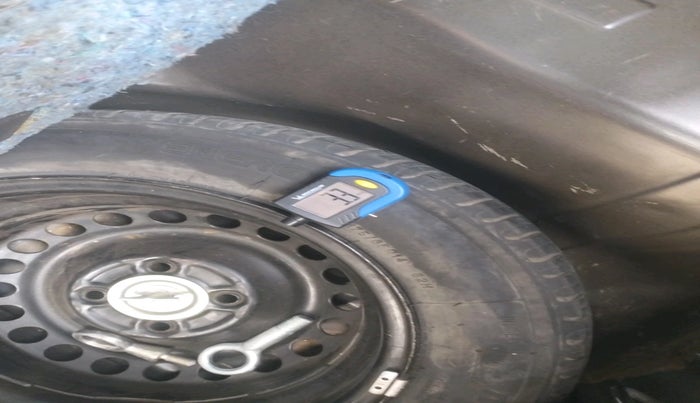 2013 Honda Brio VX AT, Petrol, Automatic, 96,815 km, tyre