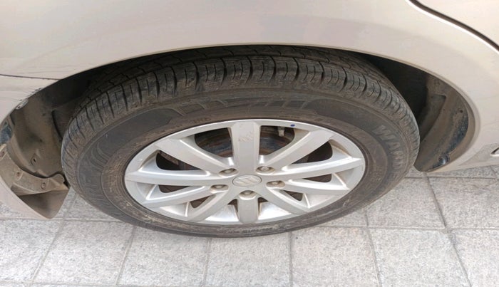 2010 Maruti SX4 ZXI, Petrol, Manual, 43,137 km, tyre