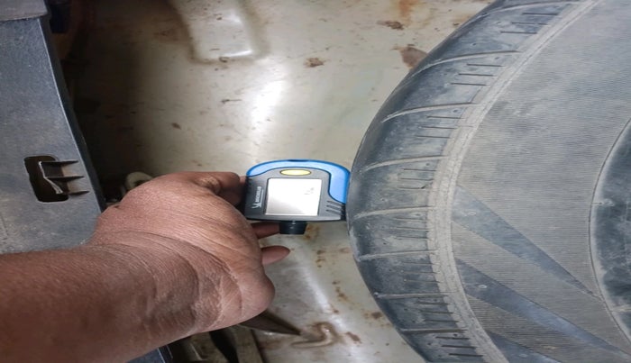 2011 Maruti Swift Dzire VXI, Petrol, Manual, 1,11,876 km, tyre