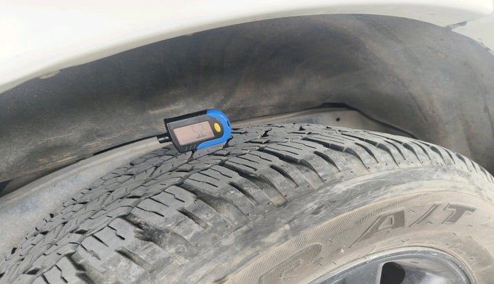 2010 Toyota Fortuner 3.0 4X4 MT, Diesel, Manual, 1,29,354 km, tyre