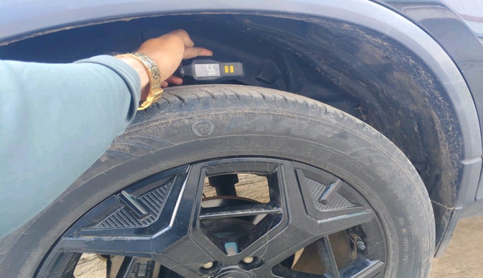 2024 Tata Harrier ADVENTURE PLUS DARK EDITION AT, Diesel, Automatic, 20,075 km, tyre