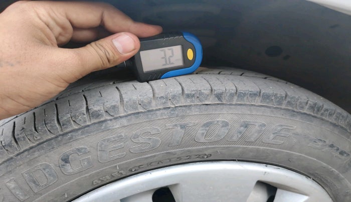 2015 Maruti Wagon R 1.0 LXI, Petrol, Manual, 1,04,222 km, tyre