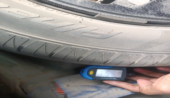 2016 Maruti Vitara Brezza ZDI, Diesel, Manual, 1,53,962 km, tyre