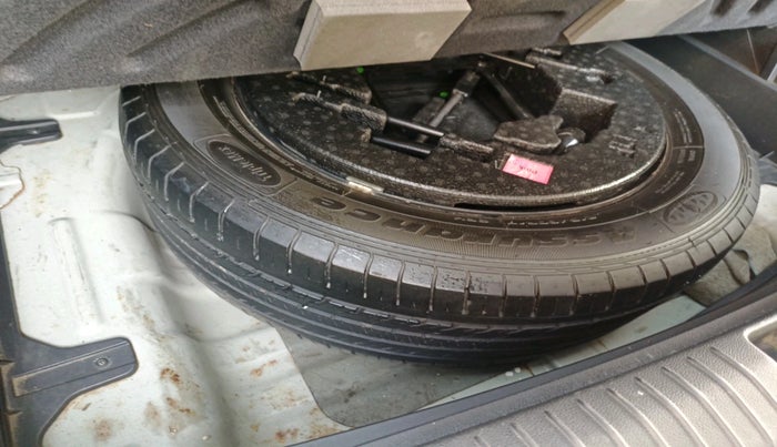 2016 Hyundai Creta SX PLUS AT 1.6 PETROL, Petrol, Automatic, 1,05,680 km, tyre