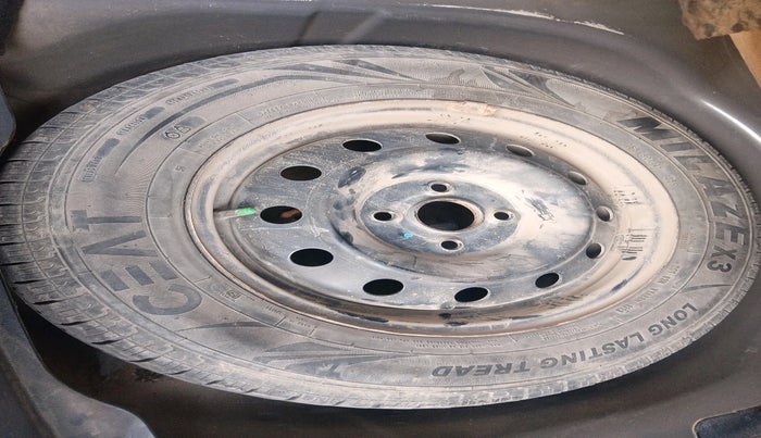 2014 Maruti Swift Dzire VXI, Petrol, Manual, 2,25,643 km, tyre