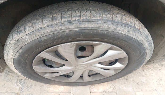 2014 Maruti Swift Dzire VXI, Petrol, Manual, 2,25,643 km, tyre