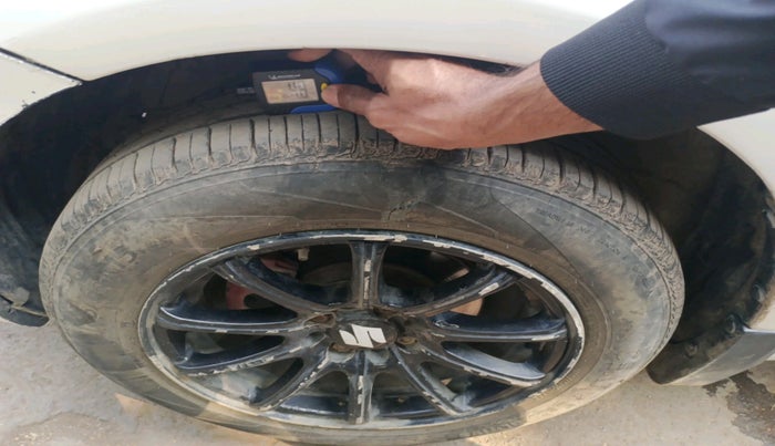 2013 Maruti Swift VXI, Petrol, Manual, 64,041 km, tyre