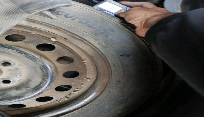 2013 Maruti Swift VXI, Petrol, Manual, 64,041 km, tyre