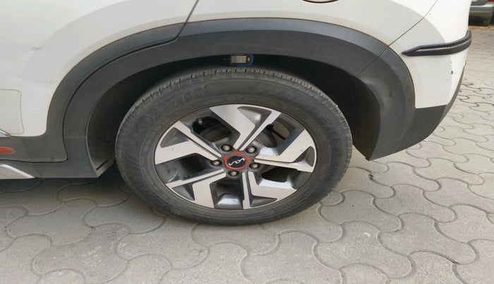 2022 KIA SONET HTX ANNIVERSARY EDITION 1.5 AT, Diesel, Automatic, 53,108 km, tyre