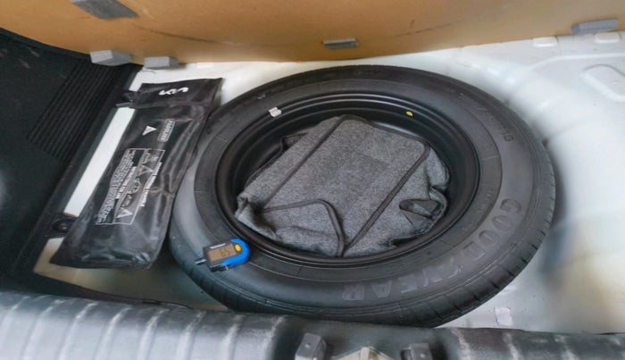 2022 KIA SONET HTX ANNIVERSARY EDITION 1.5 AT, Diesel, Automatic, 53,108 km, tyre