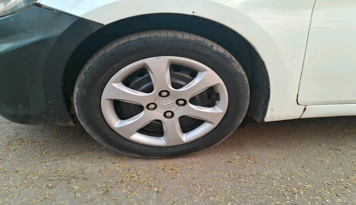 2011 Hyundai Verna FLUIDIC 1.6 VTVT EX, Petrol, Manual, 97,297 km, tyre