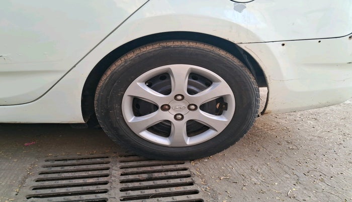 2011 Hyundai Verna FLUIDIC 1.6 VTVT EX, Petrol, Manual, 97,297 km, tyre