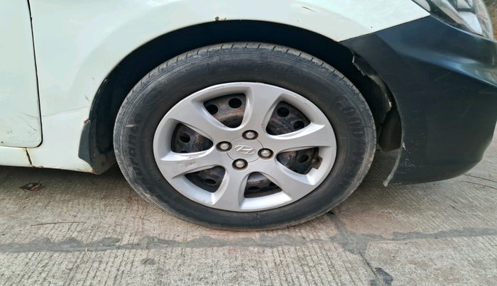 2011 Hyundai Verna FLUIDIC 1.6 VTVT EX, Petrol, Manual, 97,297 km, tyre