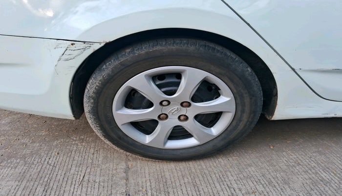 2011 Hyundai Verna FLUIDIC 1.6 VTVT EX, Petrol, Manual, 97,297 km, tyre