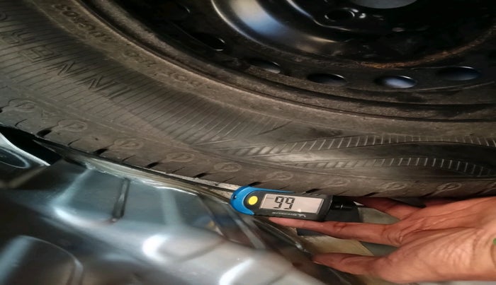 2021 Renault Kwid RXT 1.0 AMT (O), Petrol, Automatic, 6,097 km, tyre