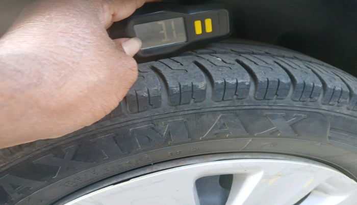 2015 Maruti Ertiga VXI CNG, Petrol, Manual, 66,869 km, tyre