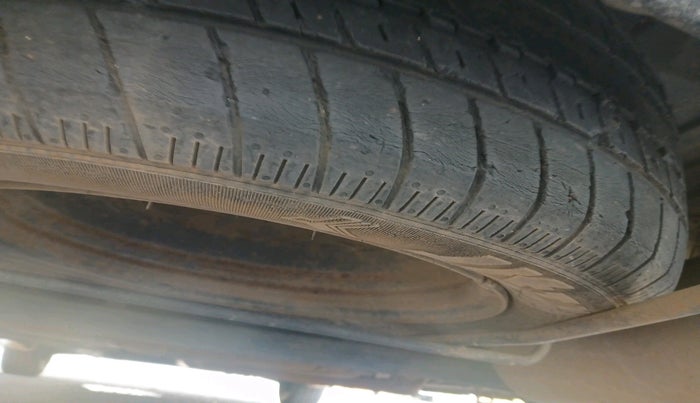 2015 Maruti Ertiga VXI CNG, Petrol, Manual, 66,869 km, tyre