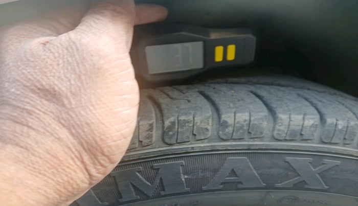 2015 Maruti Ertiga VXI CNG, Petrol, Manual, 66,869 km, tyre