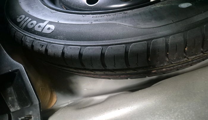 2020 Maruti Swift VXI AMT, Petrol, Automatic, 33,028 km, tyre