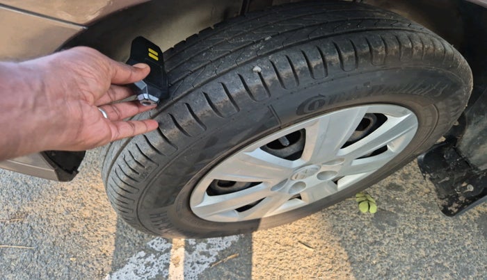 2016 Volkswagen Ameo TRENDLINE 1.2L, Petrol, Manual, 86,375 km, tyre