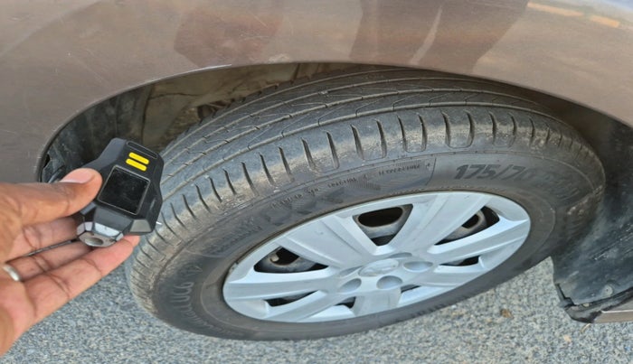 2016 Volkswagen Ameo TRENDLINE 1.2L, Petrol, Manual, 86,375 km, tyre