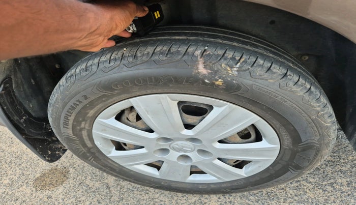 2016 Volkswagen Ameo TRENDLINE 1.2L, Petrol, Manual, 86,375 km, tyre