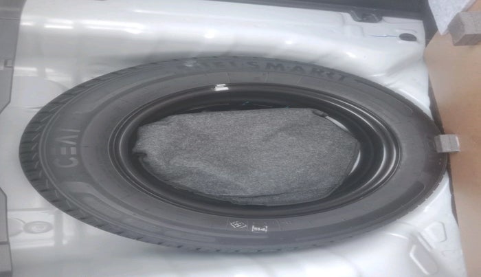 2024 Hyundai GRAND I10 NIOS MAGNA CORPORATE EDITION AMT 1.2 KAPPA VTVT, Petrol, Automatic, 1,236 km, tyre