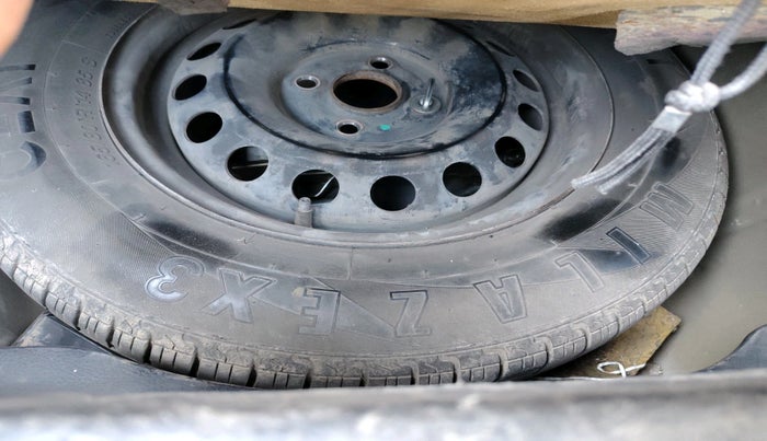 2015 Maruti Swift Dzire VXI, Petrol, Manual, 89,396 km, tyre