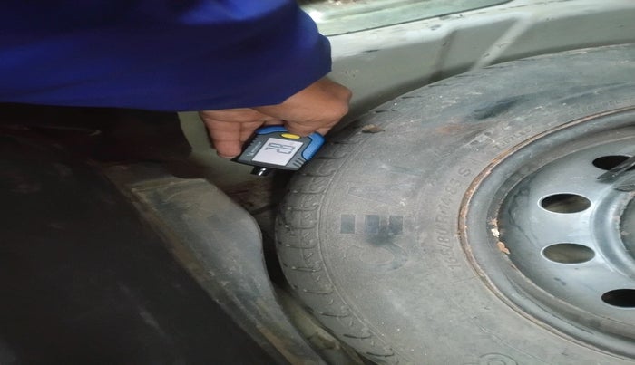 2013 Maruti Swift Dzire VDI, Diesel, Manual, 1,12,926 km, tyre