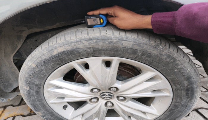 2016 Toyota Innova Crysta 2.8 ZX AT 7 STR, Diesel, Automatic, 1,50,258 km, tyre