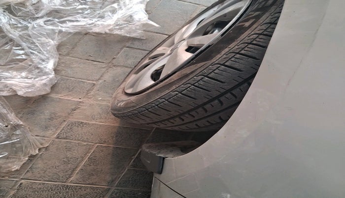 2022 Maruti Celerio VXI CNG, Petrol, Manual, 1,01,824 km, tyre