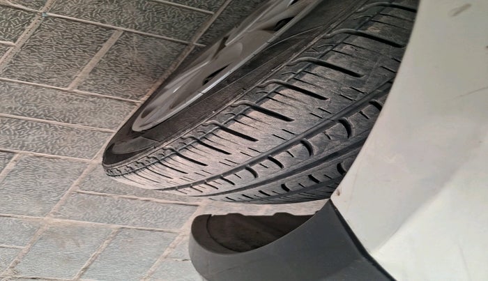 2022 Maruti Celerio VXI CNG, Petrol, Manual, 1,01,824 km, tyre