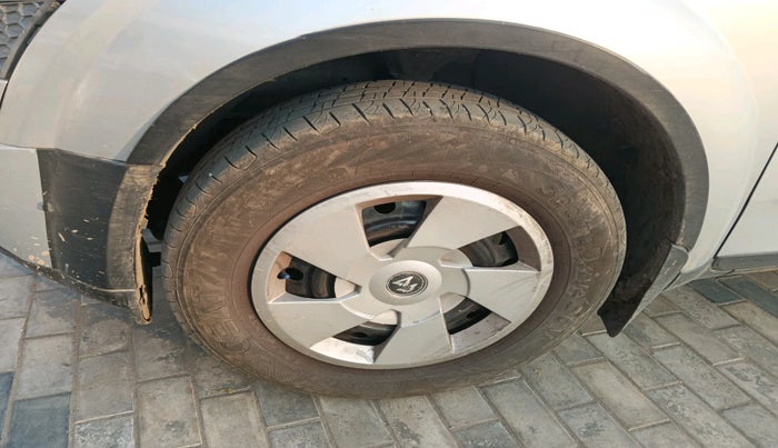 2014 Mahindra XUV500 W6, Diesel, Manual, 1,62,602 km, tyre