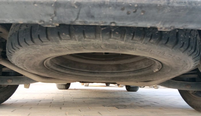 2014 Mahindra XUV500 W6, Diesel, Manual, 1,62,602 km, tyre