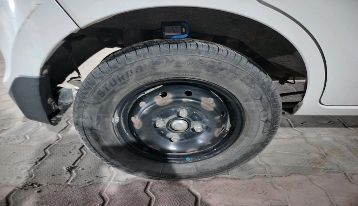 2015 Maruti Alto 800 LXI, Petrol, Manual, 37,909 km, tyre