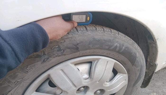 2014 Hyundai i10 MAGNA 1.1, CNG, Manual, 1,20,127 km, tyre