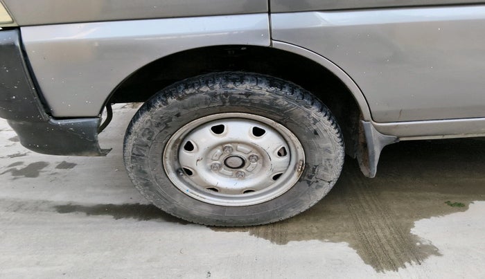 2014 Maruti Eeco 5 STR WITH A/C+HTR, Petrol, Manual, 1,97,405 km, tyre