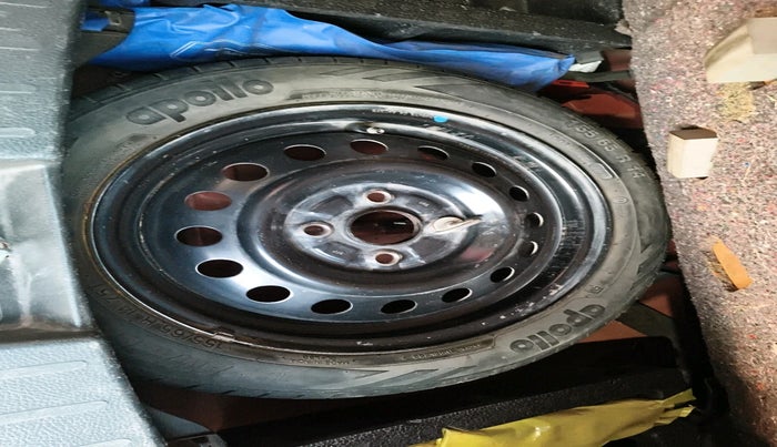 2015 Maruti Wagon R 1.0 VXI, Petrol, Manual, 1,43,967 km, tyre