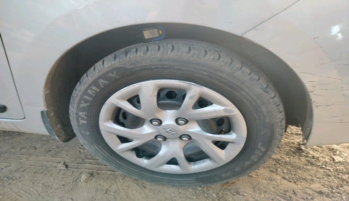 2017 Hyundai Grand i10 MAGNA 1.1 CRDI, Diesel, Manual, 1,58,981 km, tyre