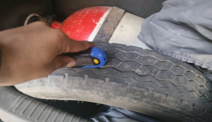 2011 Hyundai i10 MAGNA 1.2, Petrol, Manual, 1,07,681 km, tyre