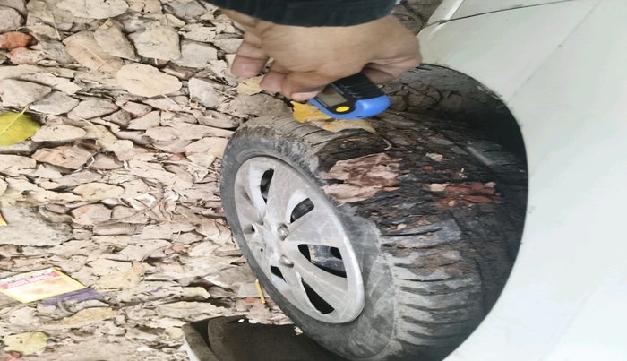 2011 Hyundai i10 MAGNA 1.2, Petrol, Manual, 1,07,681 km, tyre