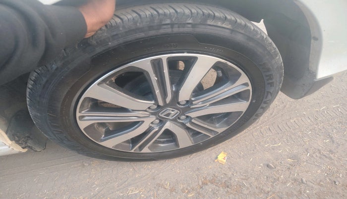 2022 Honda Amaze 1.2L I-VTEC VX CVT, Petrol, Automatic, 23,571 km, tyre