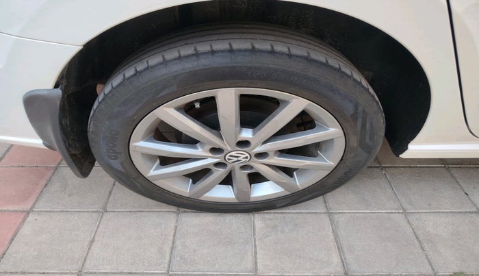 2019 Volkswagen Vento 1.2 TSI HIGHLINE PLUS AT, Petrol, Automatic, 75,104 km, tyre